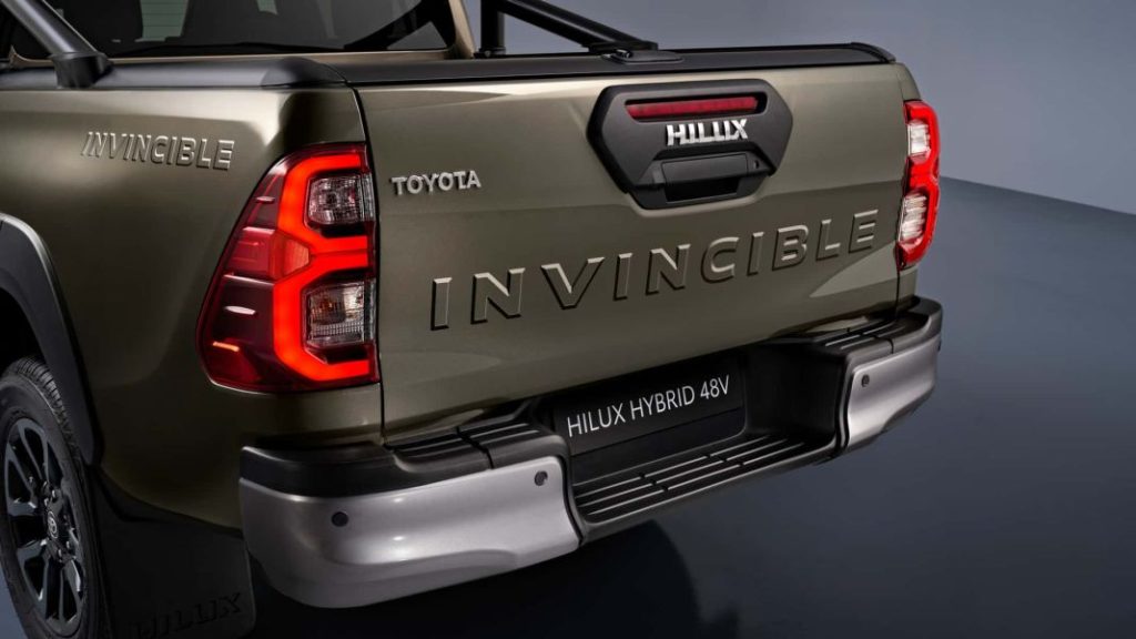 2023 toyota hilux mild hybrid 16 Motor16