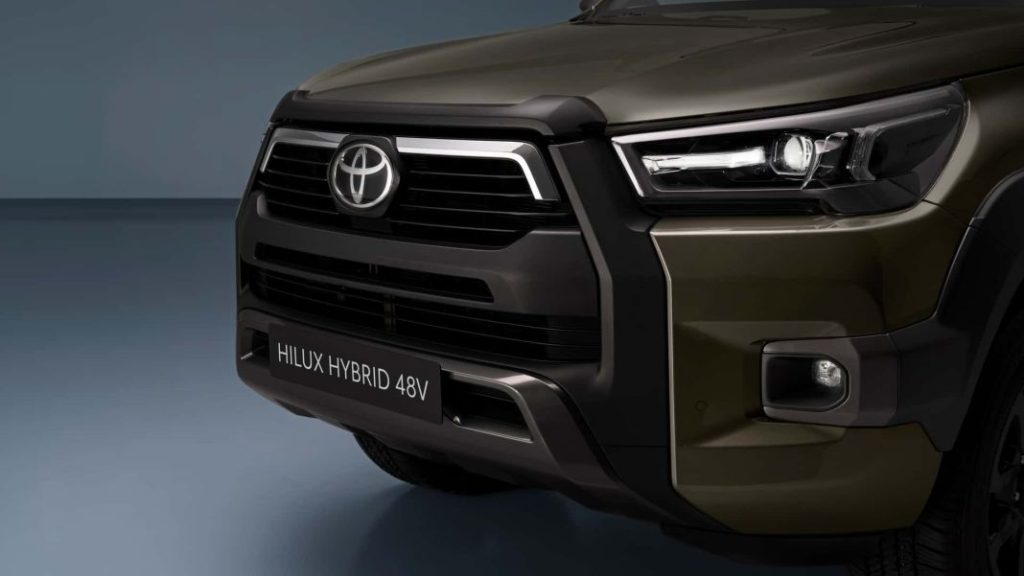 2023 toyota hilux mild hybrid 20 Motor16