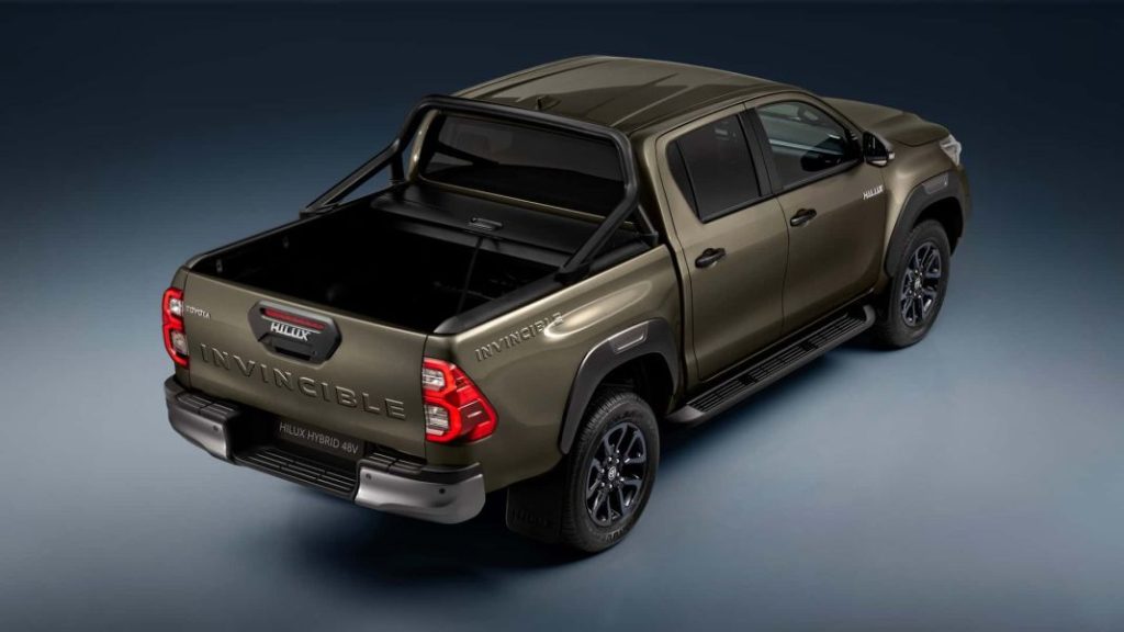 2023 toyota hilux mild hybrid 6 Motor16