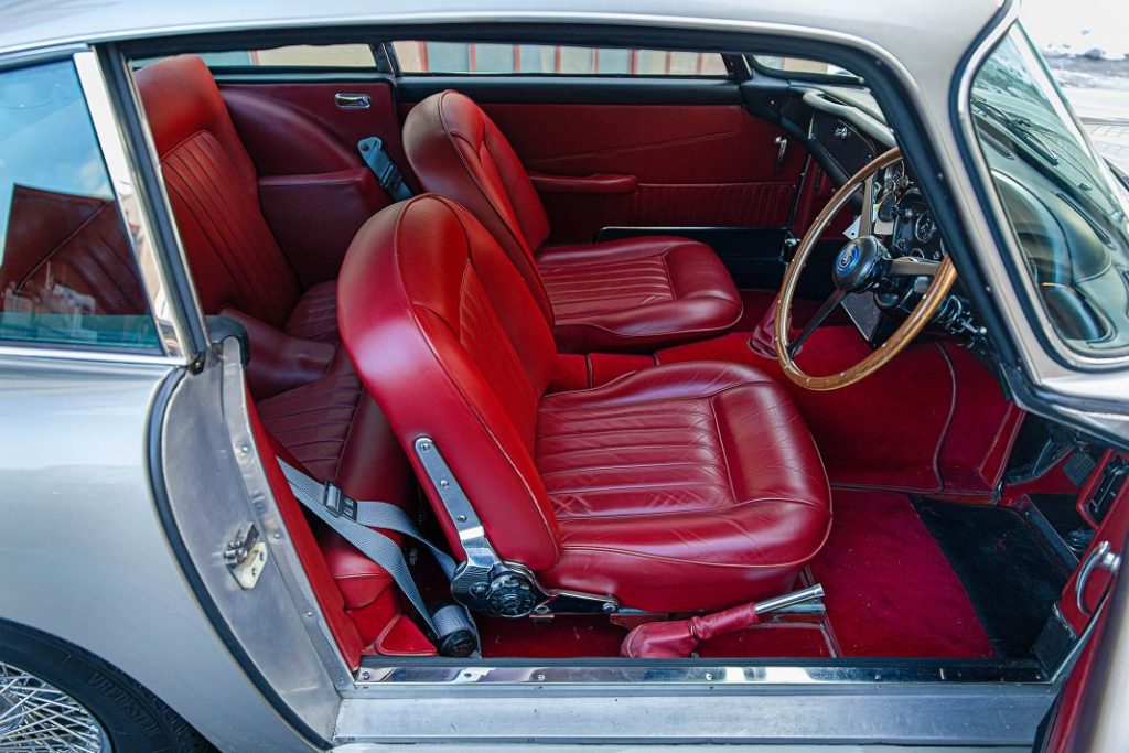 Aston Martin DB5 2 Motor16