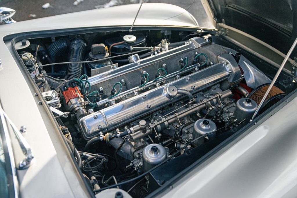 Aston Martin DB5 4 Motor16