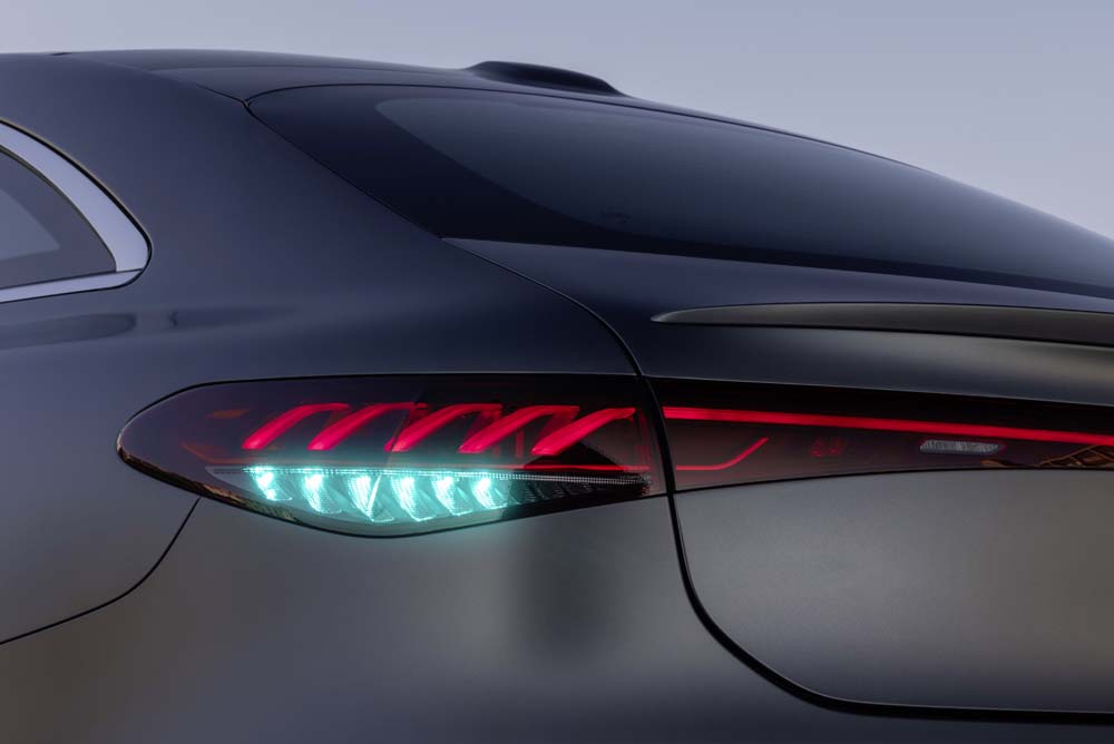 Luces turquesa de Mercedes para la conducción autónoma.
