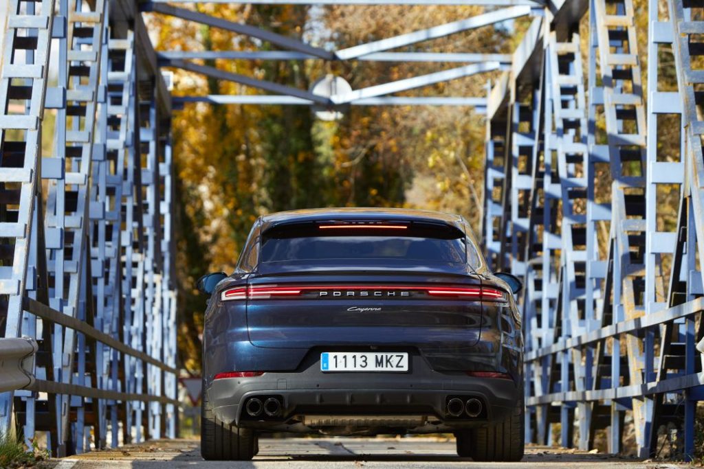 Porsche Cayenne e hybrid 12 Motor16