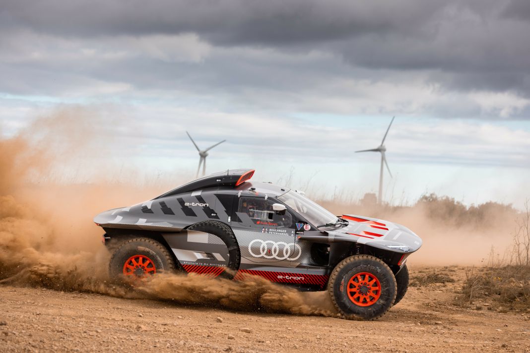 Audi-RS-Q-e-tron-Carlos-Sainz-Dakar-3.jp