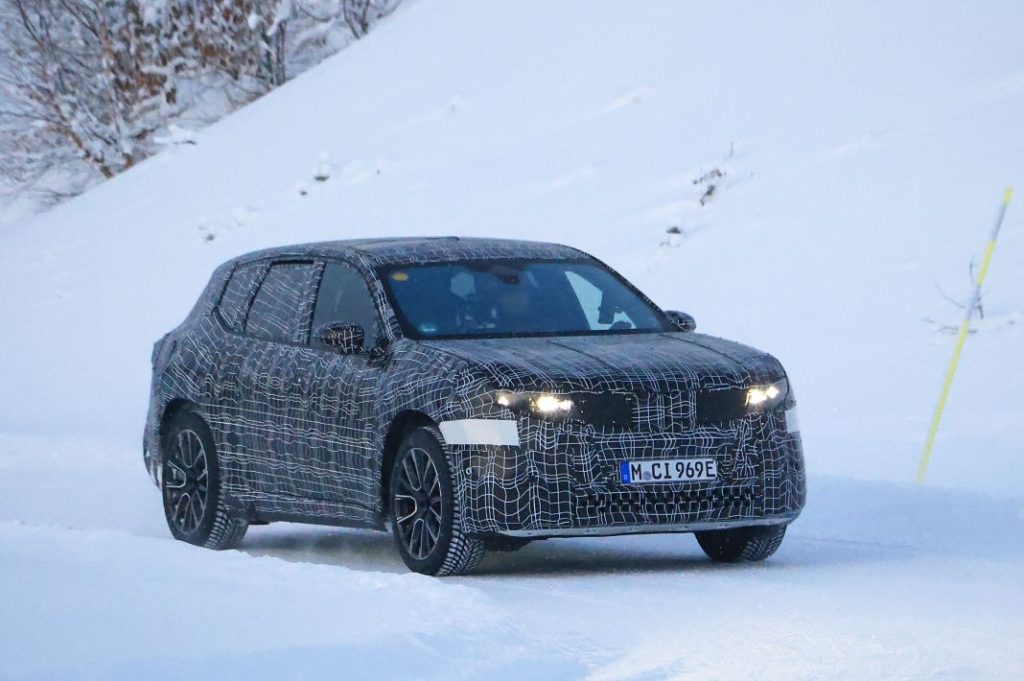 BMW iX3 2025 nieve 12 Motor16