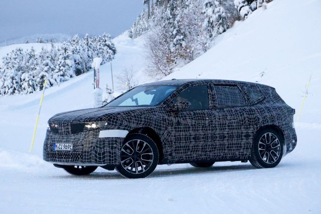 BMW iX3 2025 nieve 19 Motor16