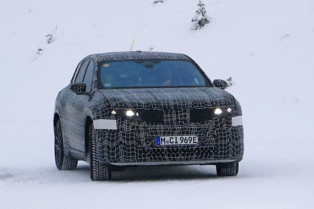 BMW iX3 2025 nieve 2 Motor16