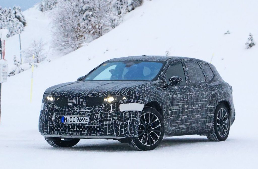 BMW iX3 2025 nieve 6 Motor16