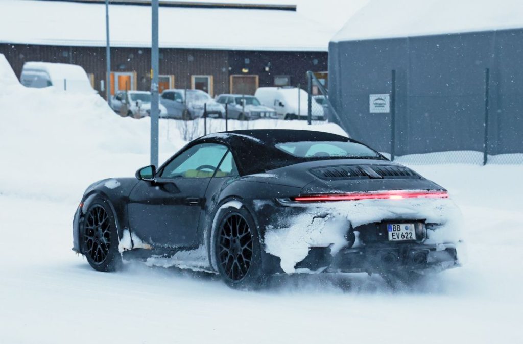 Porsche 992 convertible facelift 10 Motor16