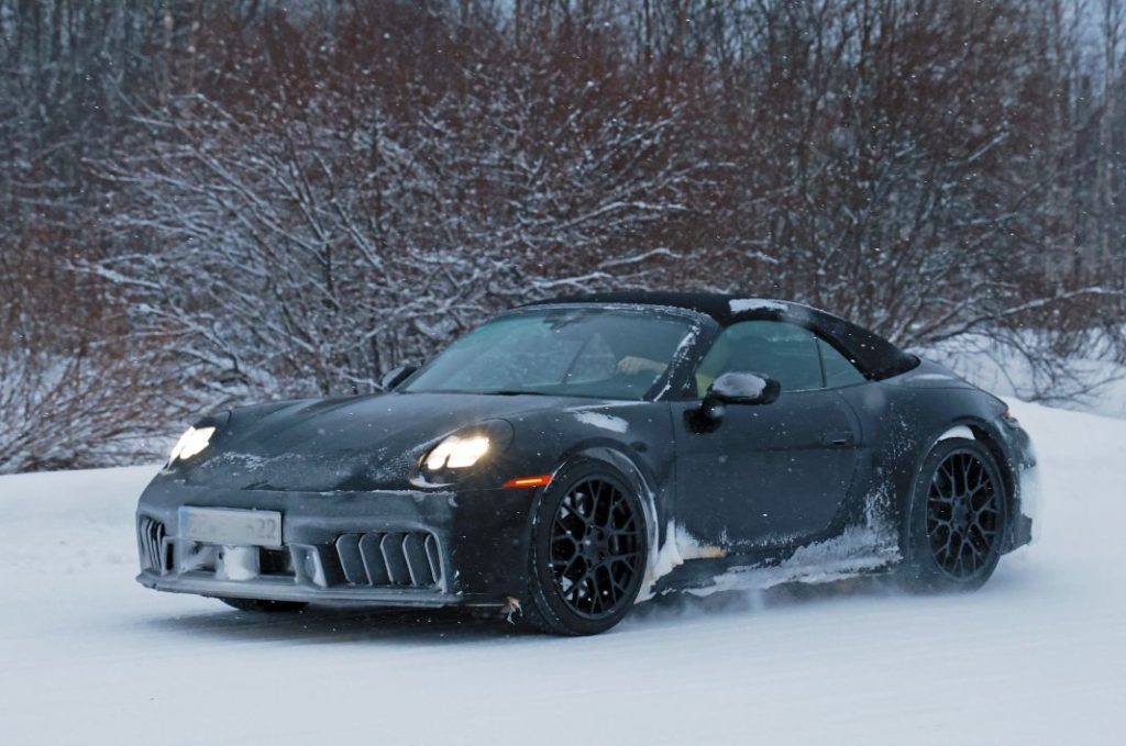 Porsche 992 convertible facelift 4 Motor16