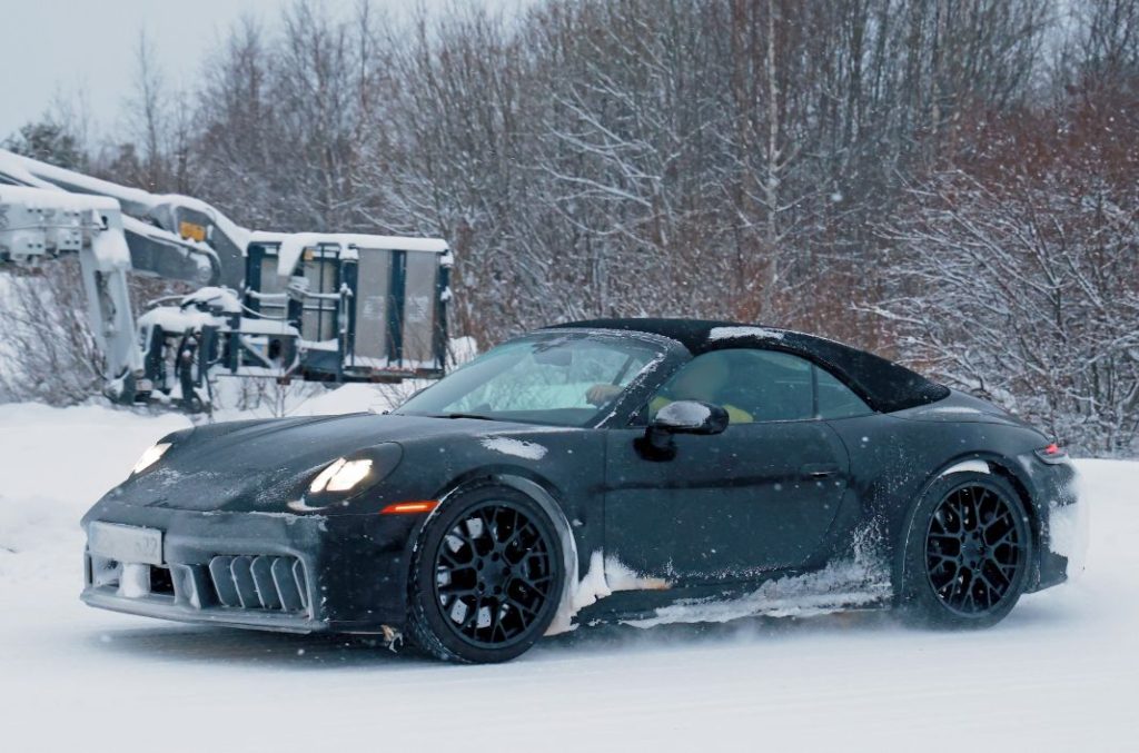 Porsche 992 convertible facelift 5 Motor16