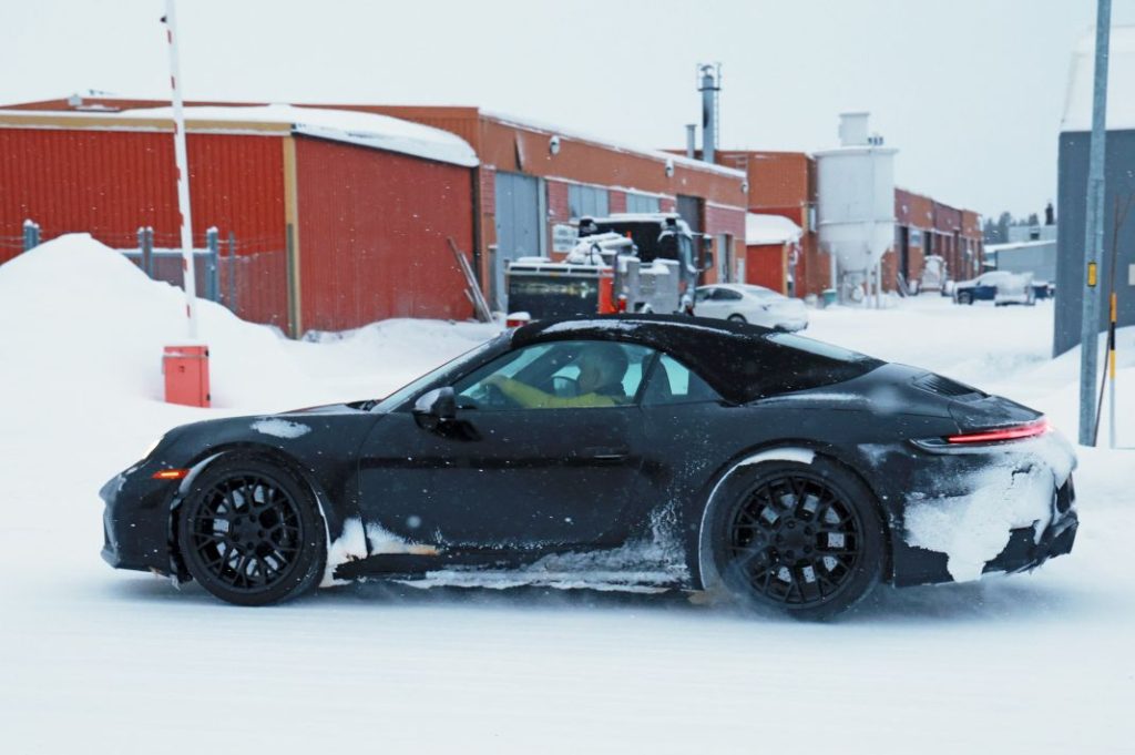 Porsche 992 convertible facelift 7 Motor16