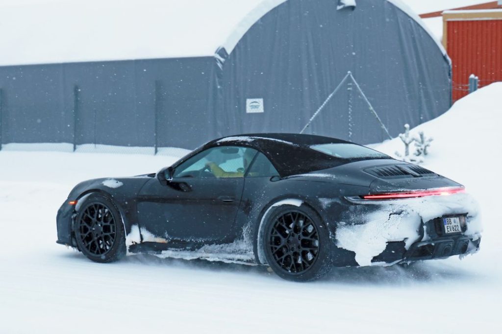 Porsche 992 convertible facelift 8 Motor16