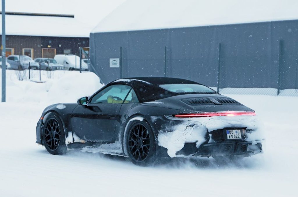 Porsche 992 convertible facelift 9 Motor16