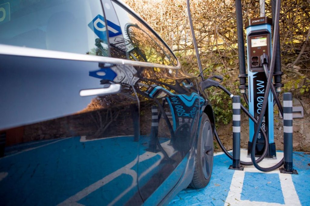 Cargador. Coche eléctrico. Interoperabilidad.
