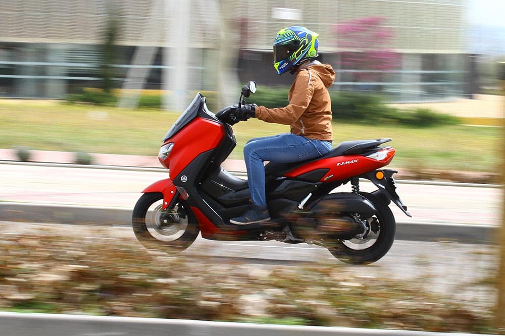 2024 Moto. Scooter. 125. DGT. Movimiento. Imagen.