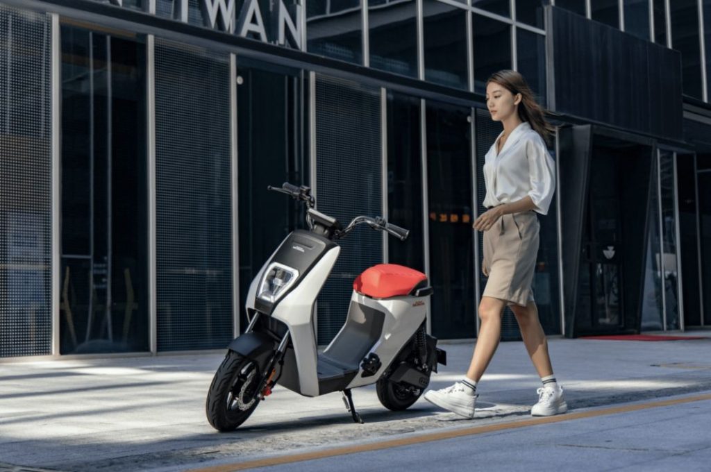 moto. scooter. 125. DGT.
