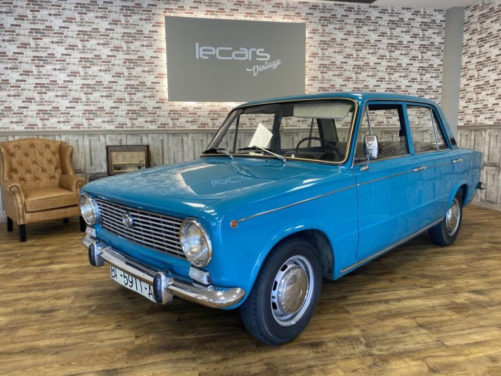 seat 124d azul pitufo bi 5911 a 5 Motor16