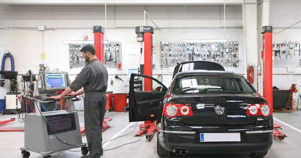 talleres y coches viejos.
