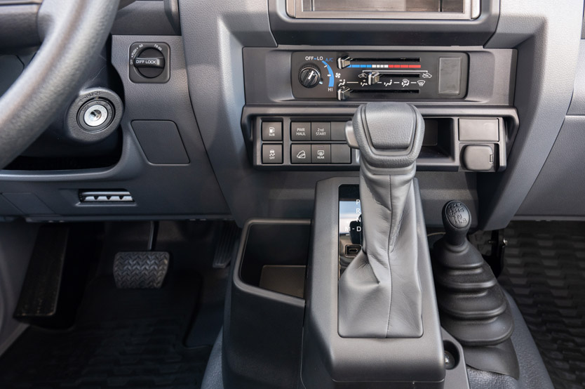 toyota land cruiser 70 cine movil 21 Motor16