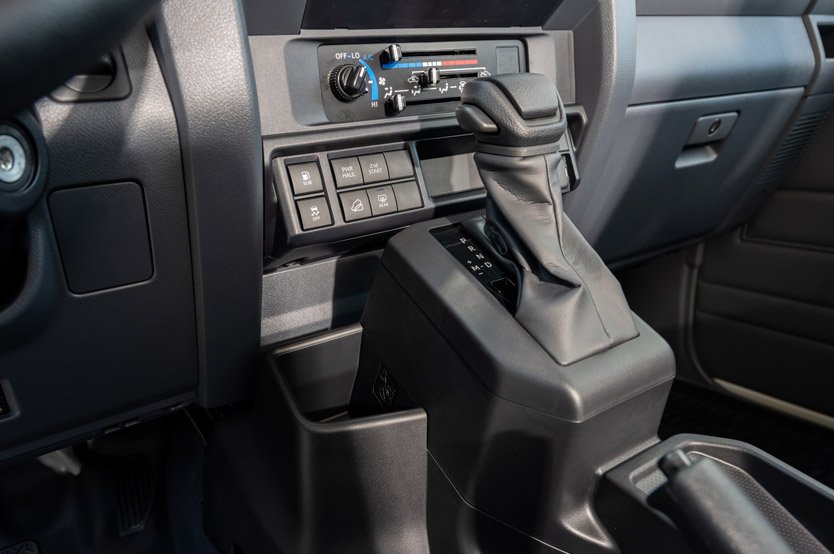 toyota land cruiser 70 cine movil 23 Motor16