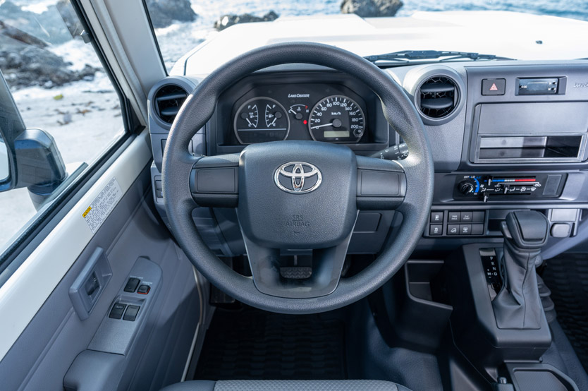 toyota land cruiser 70 cine movil 25 Motor16