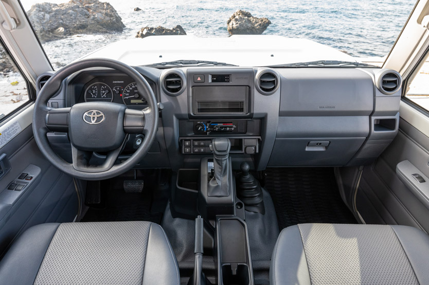 toyota land cruiser 70 cine movil 26 Motor16