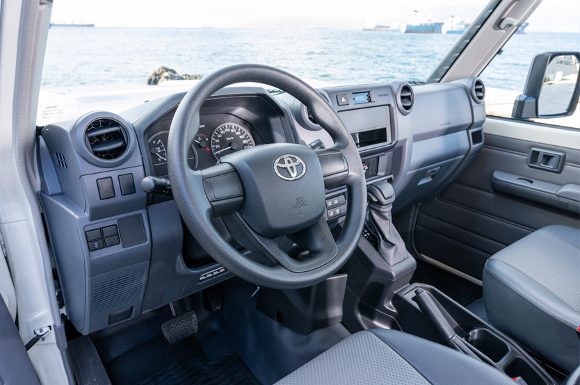 toyota land cruiser 70 cine movil 27 Motor16