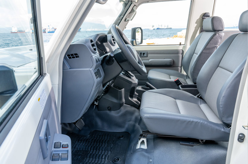 toyota land cruiser 70 cine movil 28 Motor16