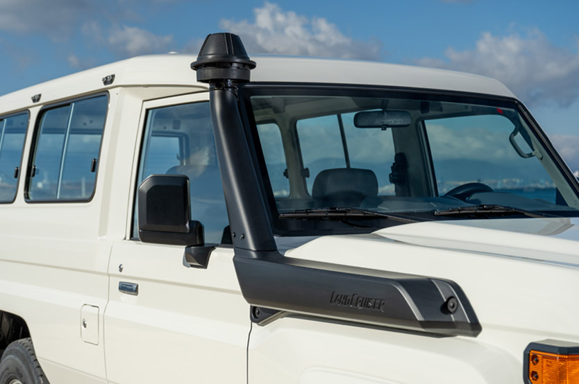 toyota land cruiser 70 cine movil 9 Motor16