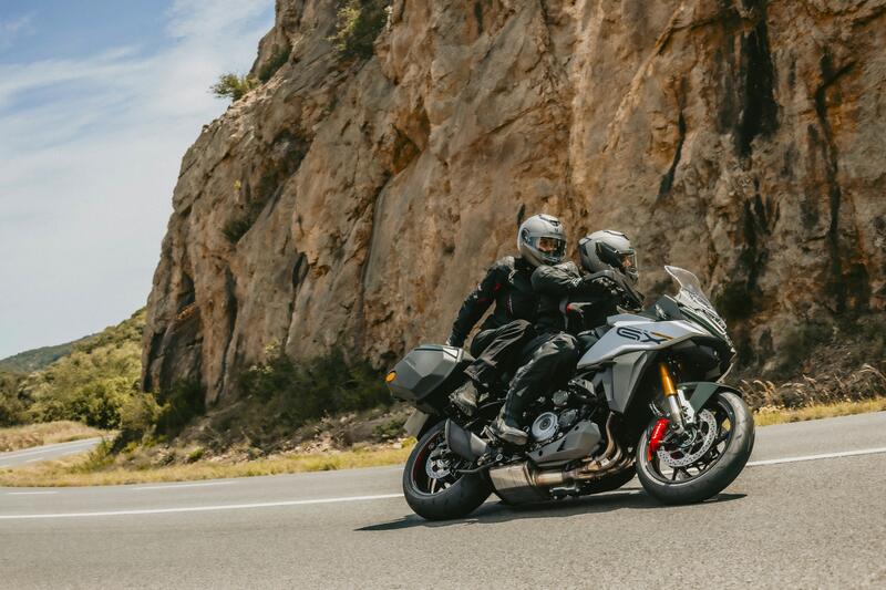2024 Motos. Motocicleta. Ventas. Imagen movimiento.