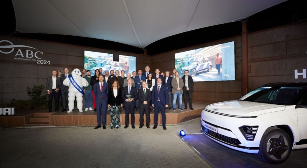HYUNDAI KONA COCHE DEL ANO 10 Motor16