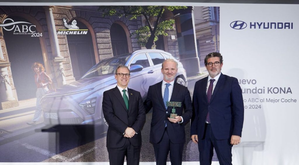 HYUNDAI KONA COCHE DEL ANO 3 Motor16