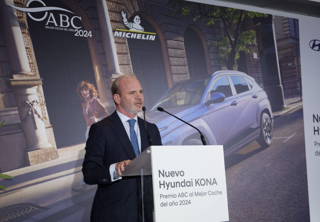 HYUNDAI KONA COCHE DEL ANO 4 Motor16