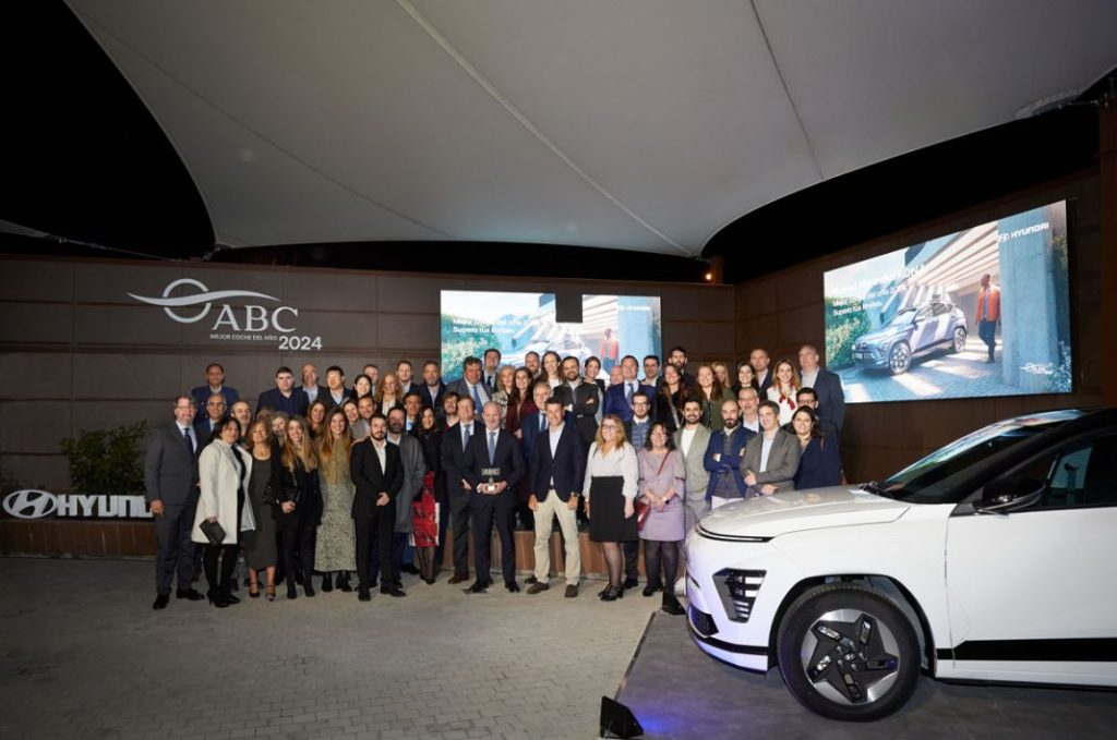 HYUNDAI KONA COCHE DEL ANO 7 Motor16