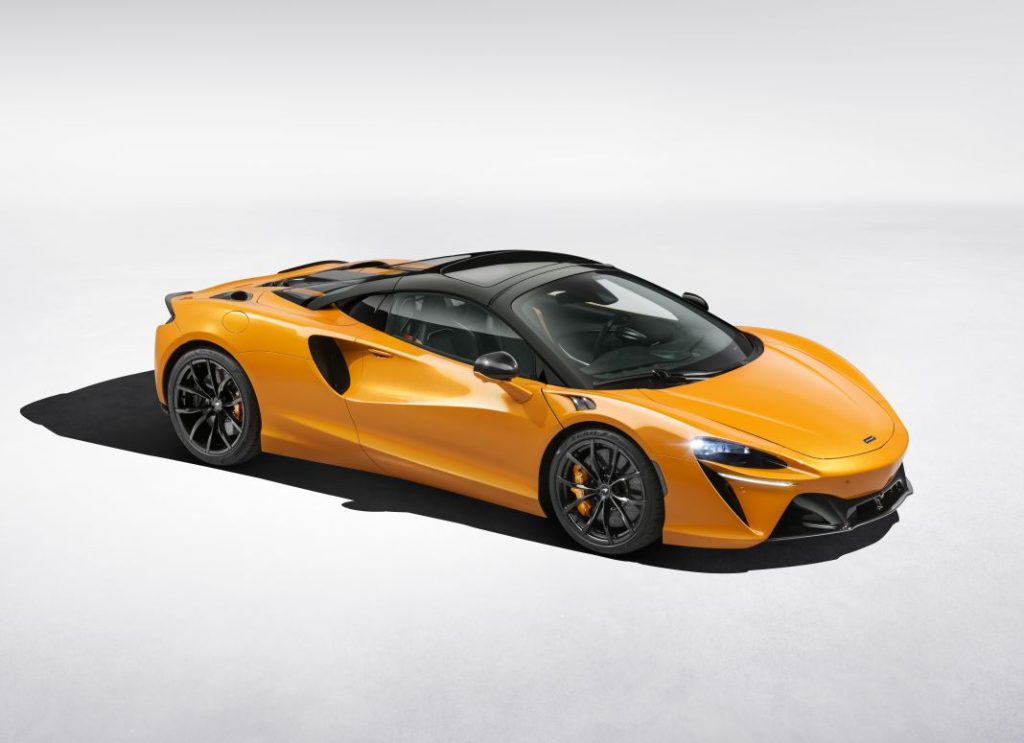 McLaren Artura Spider roof up Motor16