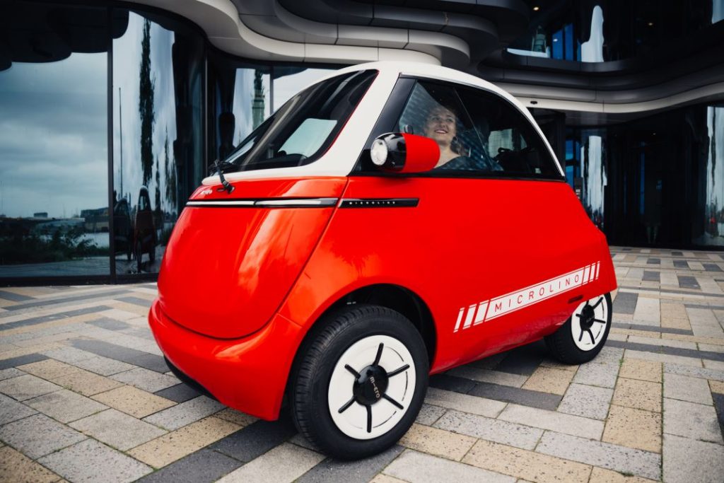 El Microlino es un coche 100% eléctrico pensado para la movilidad urbana.