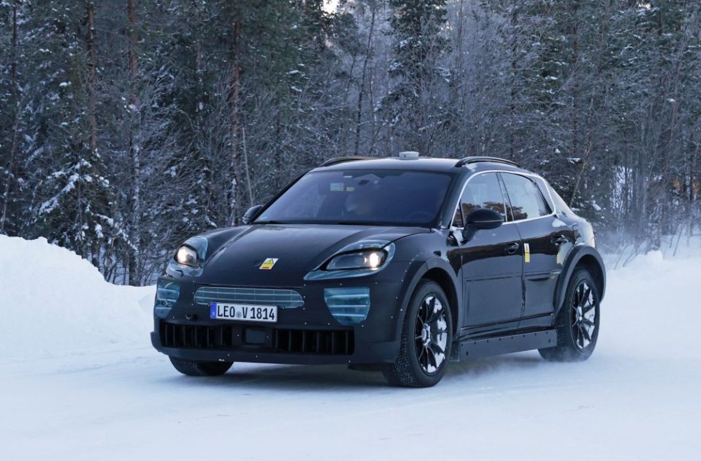 Porsche Cayenne EV mule 1 Motor16