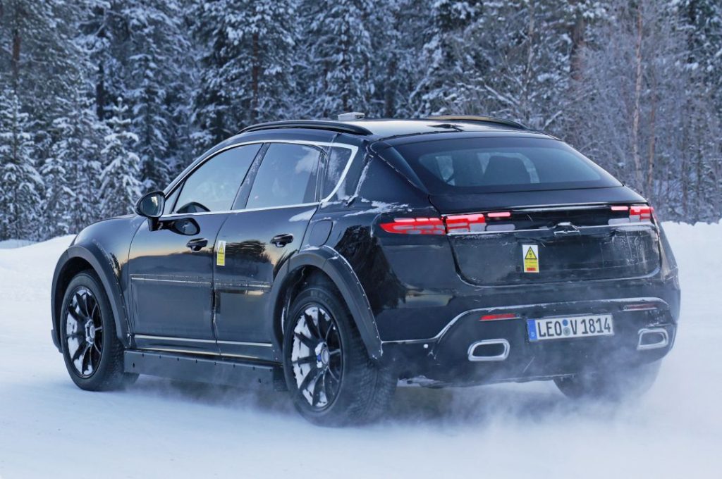 Porsche Cayenne EV mule 11 Motor16