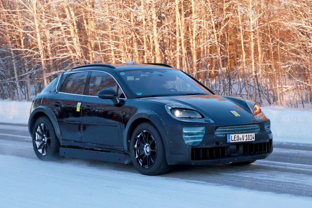 Porsche Cayenne EV mule 16 Motor16