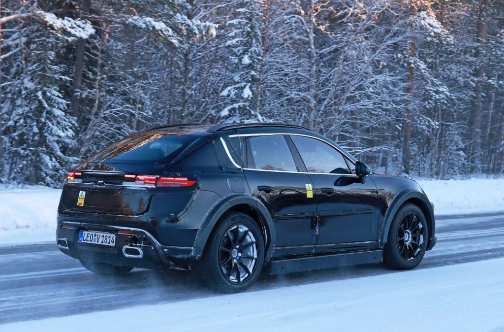 Porsche Cayenne EV mule 20 Motor16