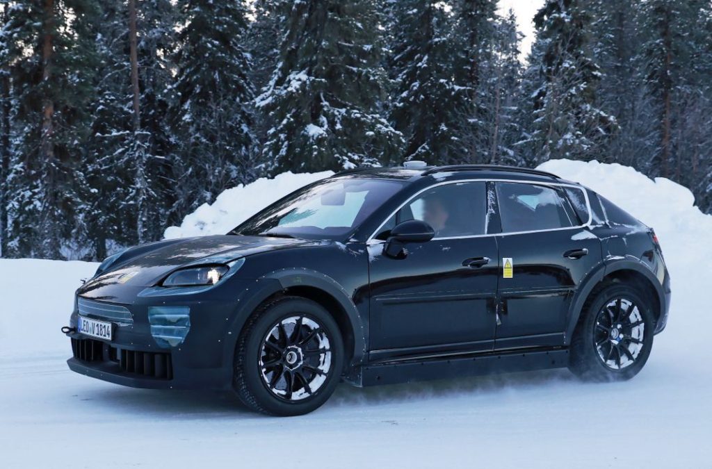 Porsche Cayenne EV mule 3 Motor16