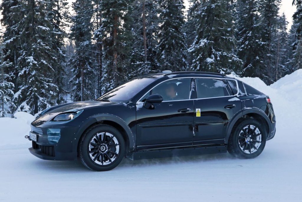 Porsche Cayenne EV mule 4 Motor16