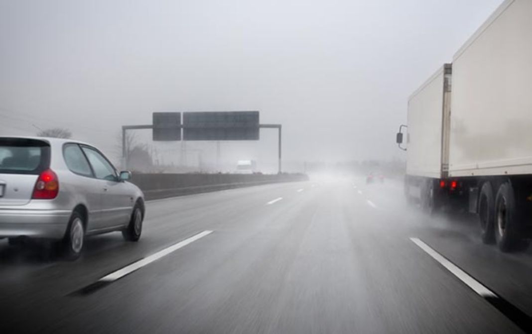 EN LA CARRETERA: DOMINA EL VOLANTE ANTE EL VIENTO