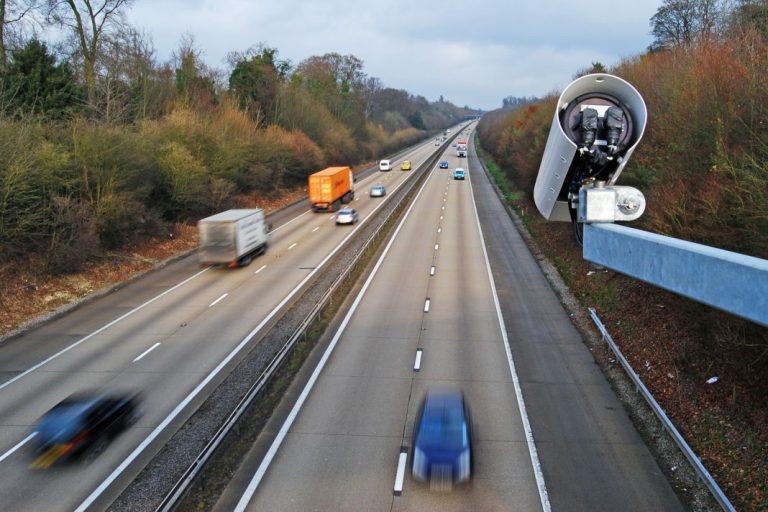 Si se va la luz: ¿Funcionan los radares de velocidad?