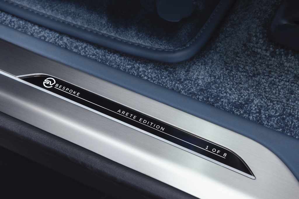 2024 Range Rover SV Arete Edition. Imagen detalle placas.