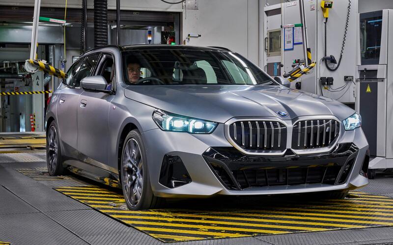 2024 BMW Serie 5 Touring. Dingolfing. Imagen.