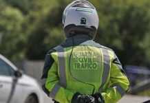 Copiloto: Este es el gesto que persigue la Guardia Civil en verano y que te puede costar hasta 500 euros