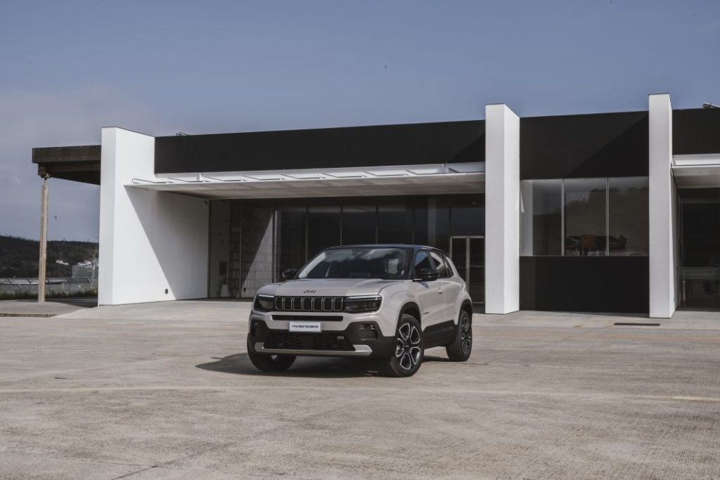 Jeep Avenger e hybrid 16 Motor16