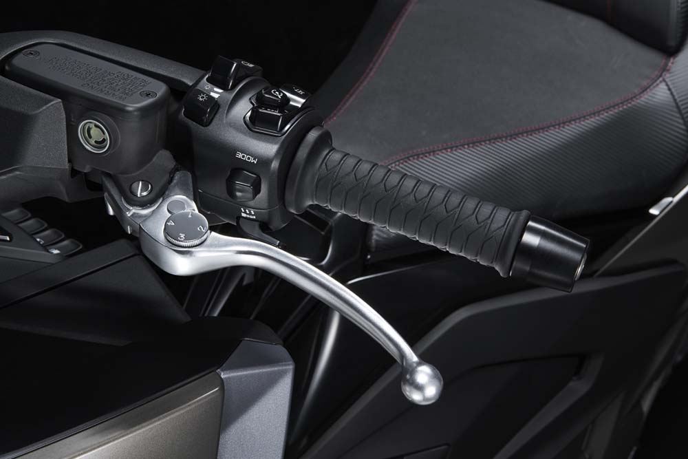 Kymco AK 550 Premium 36 Motor16